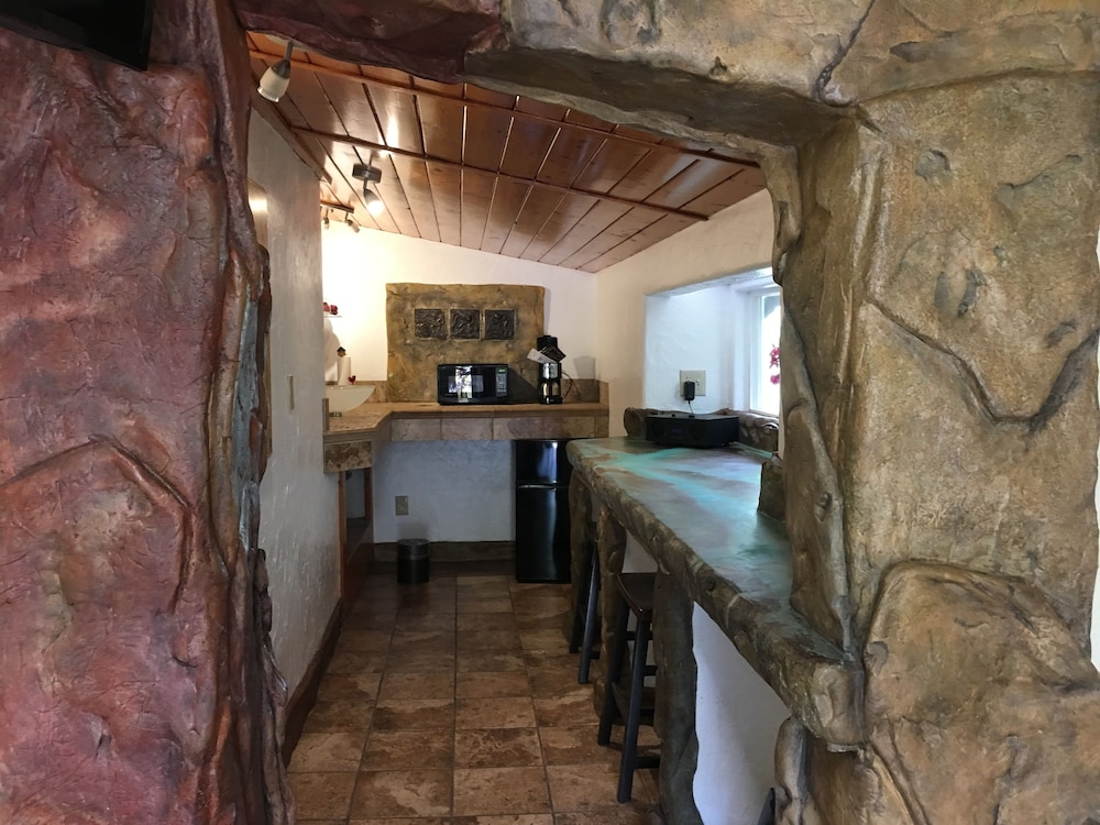 KILAUEA HOSPITALITY GROUP 23/69