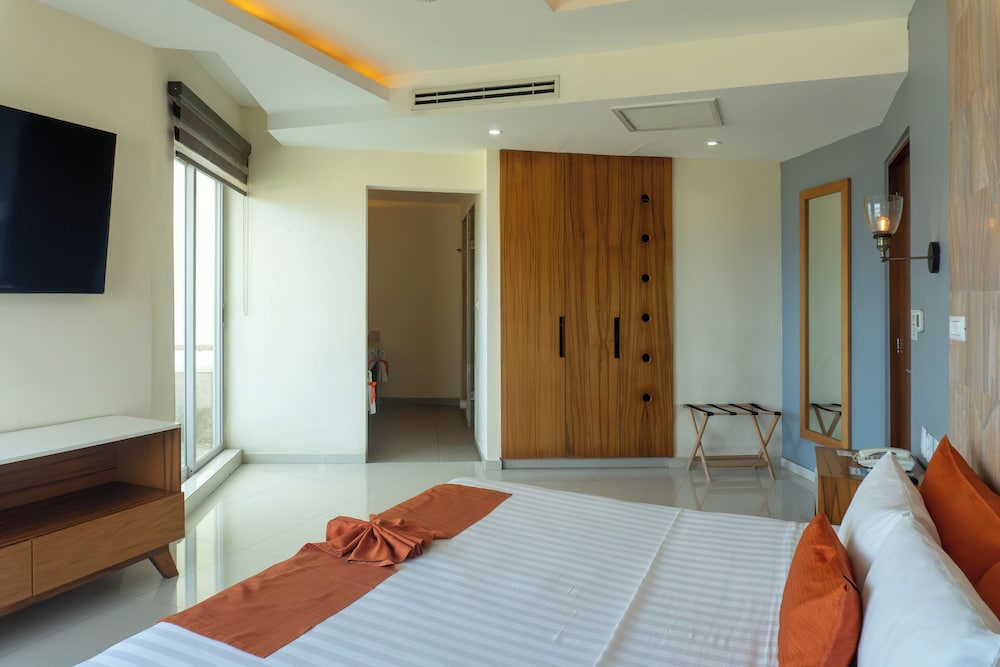 Senior, Suite, King Bed