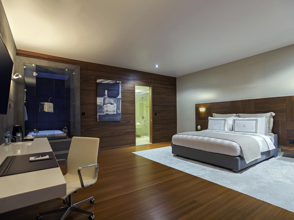 2 Bedrooms, Diplomat, Suite, 2 King Beds