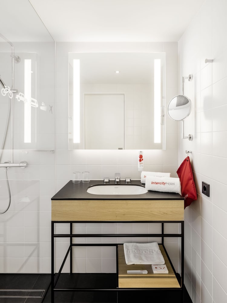 Intercityhotel Zurich Airport 13/68