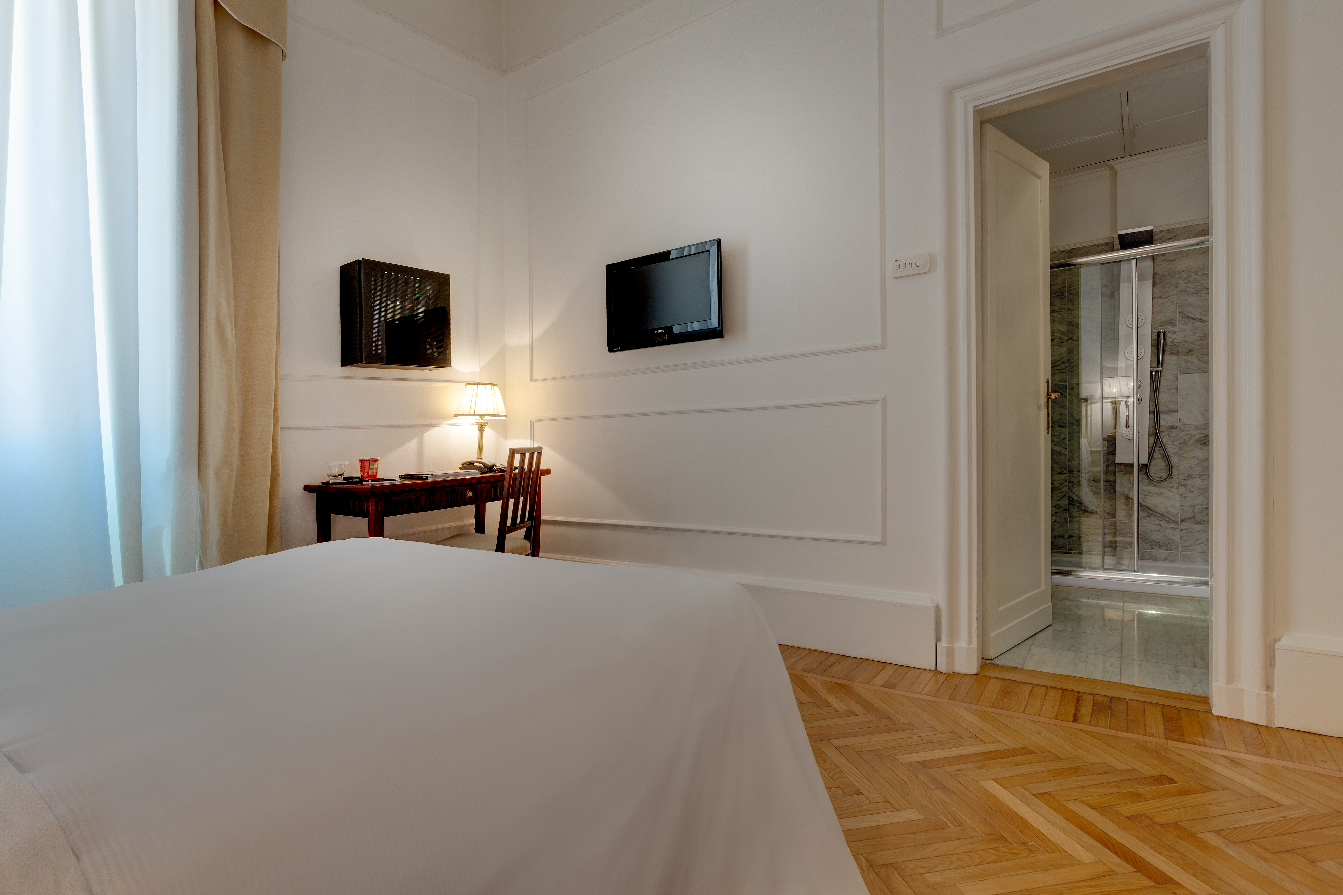 Room at Grand Hotel Plaza, ROME