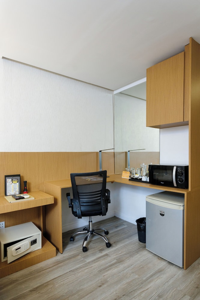 Regency Grand Suites 55/66