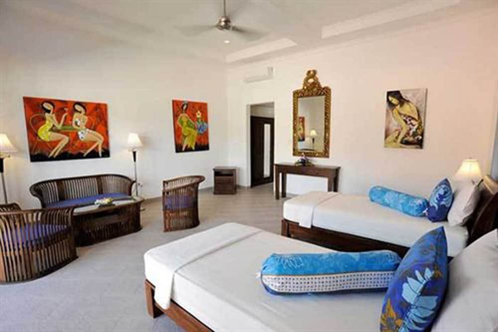 Aquarius Beach Hotel 53/64