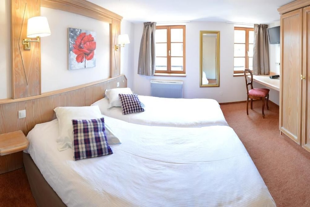 HOTEL DE LA CLOCHE 13/46