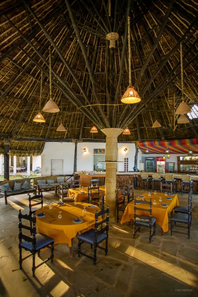 Bahari Dhow Beach Villas 40/61