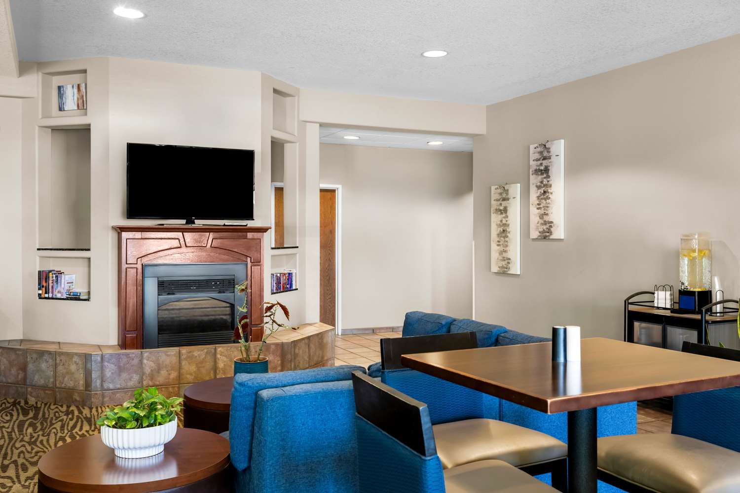 Comfort Inn and Suites Riverton 31/46