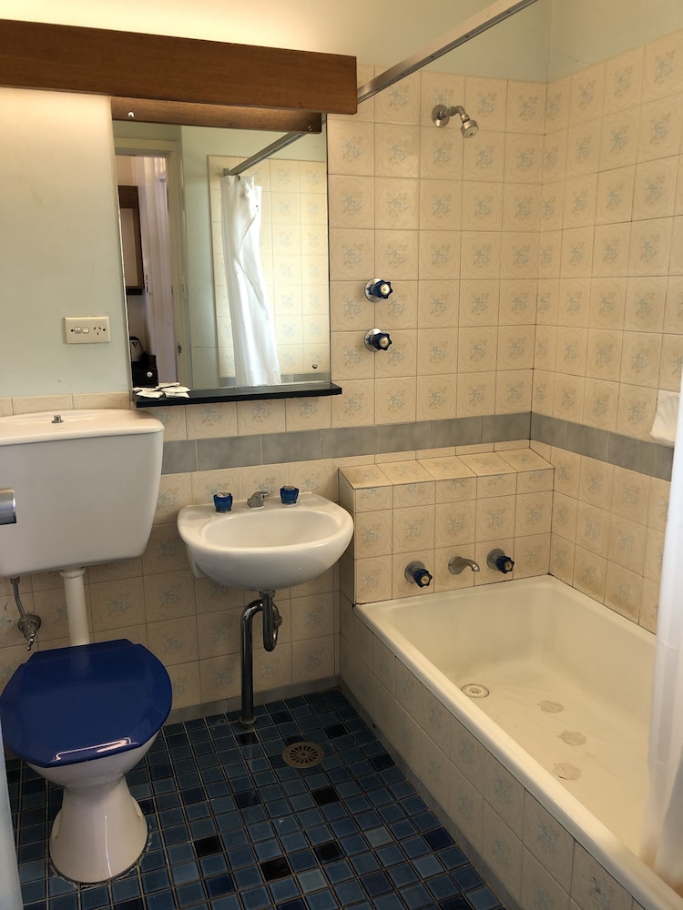 Canberra Lyneham Motor Inn 19/48