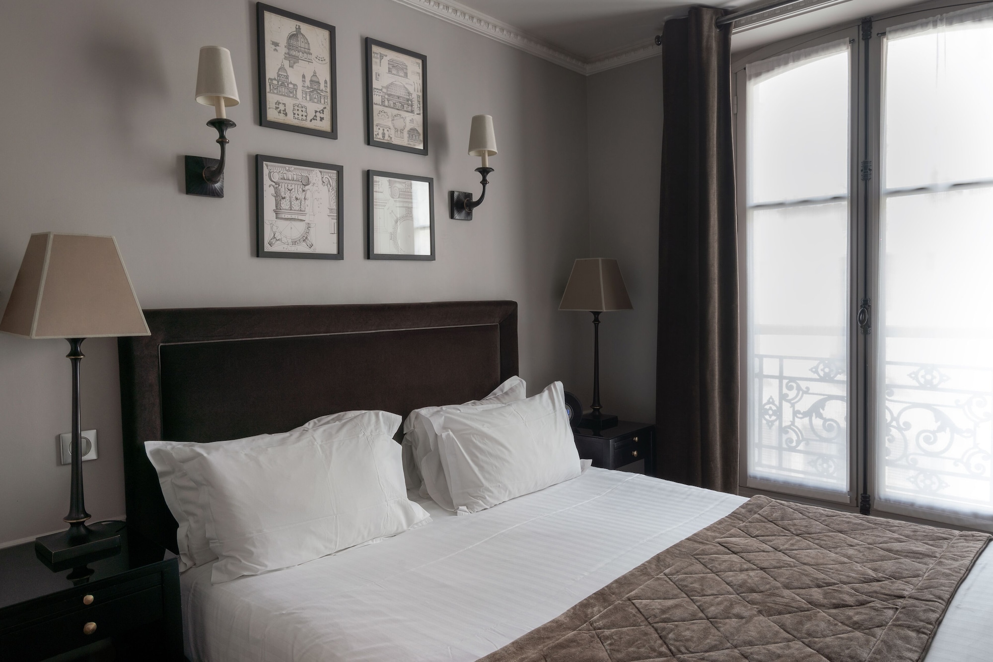 SUPERIOR, EIFFEL VIEW, BALCONY