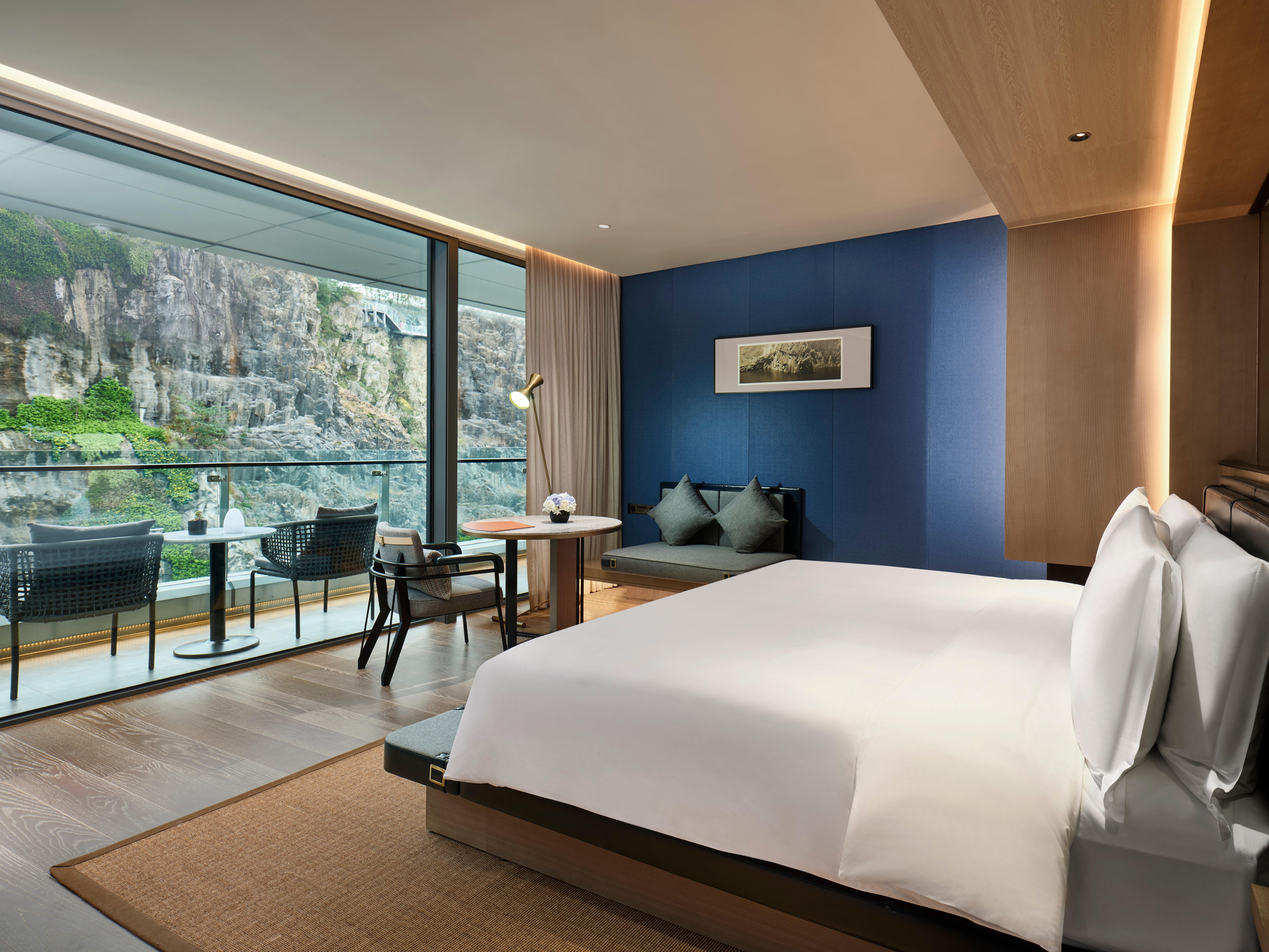 Sapphire, Deluxe, King Bed, Balcony
