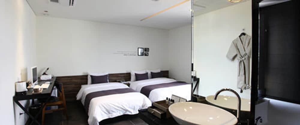 S Hotel 44/44
