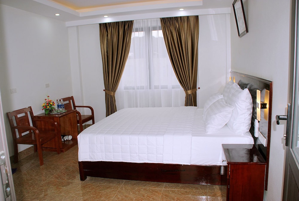 ROOM, DOUBLE BED
