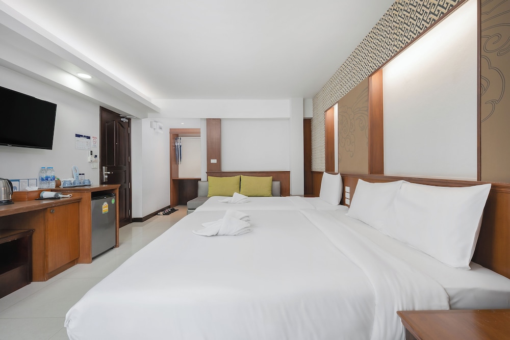 DELUXE, TRIPLE, MULTIPLE BEDS