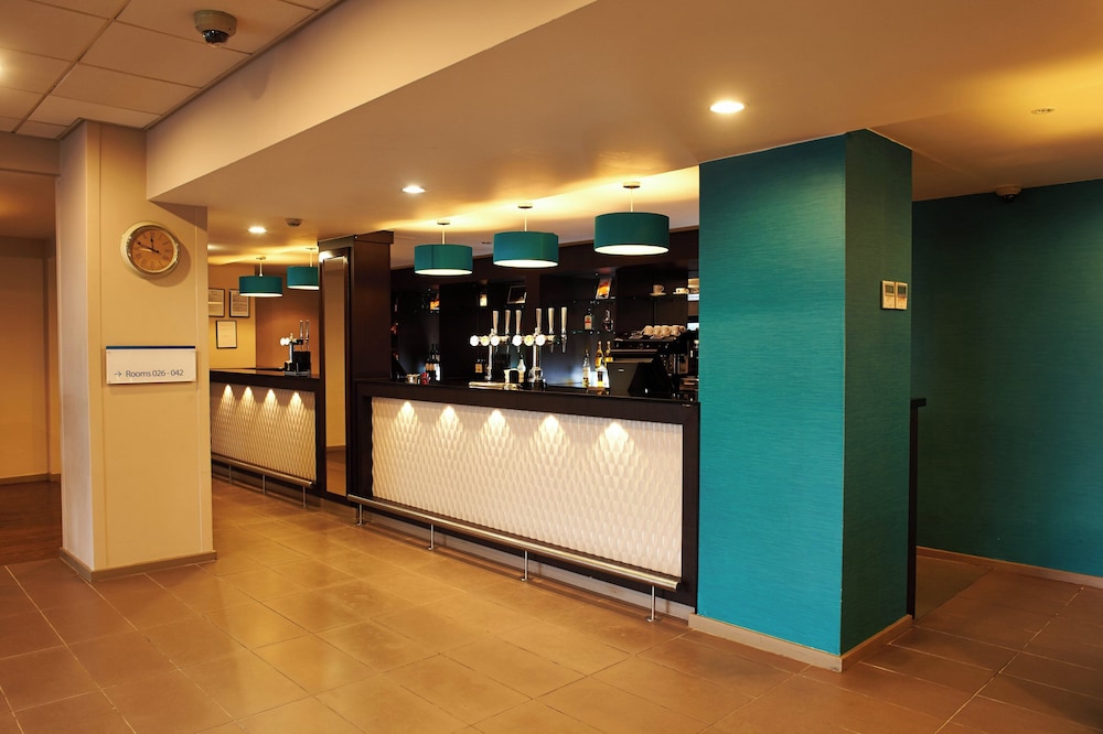 Holiday Inn Express Manchester Airport 45/74