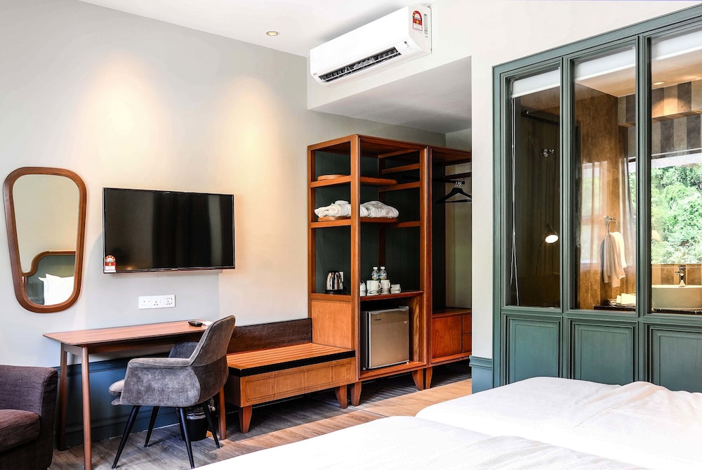 The Jesselton Hotel 27/50