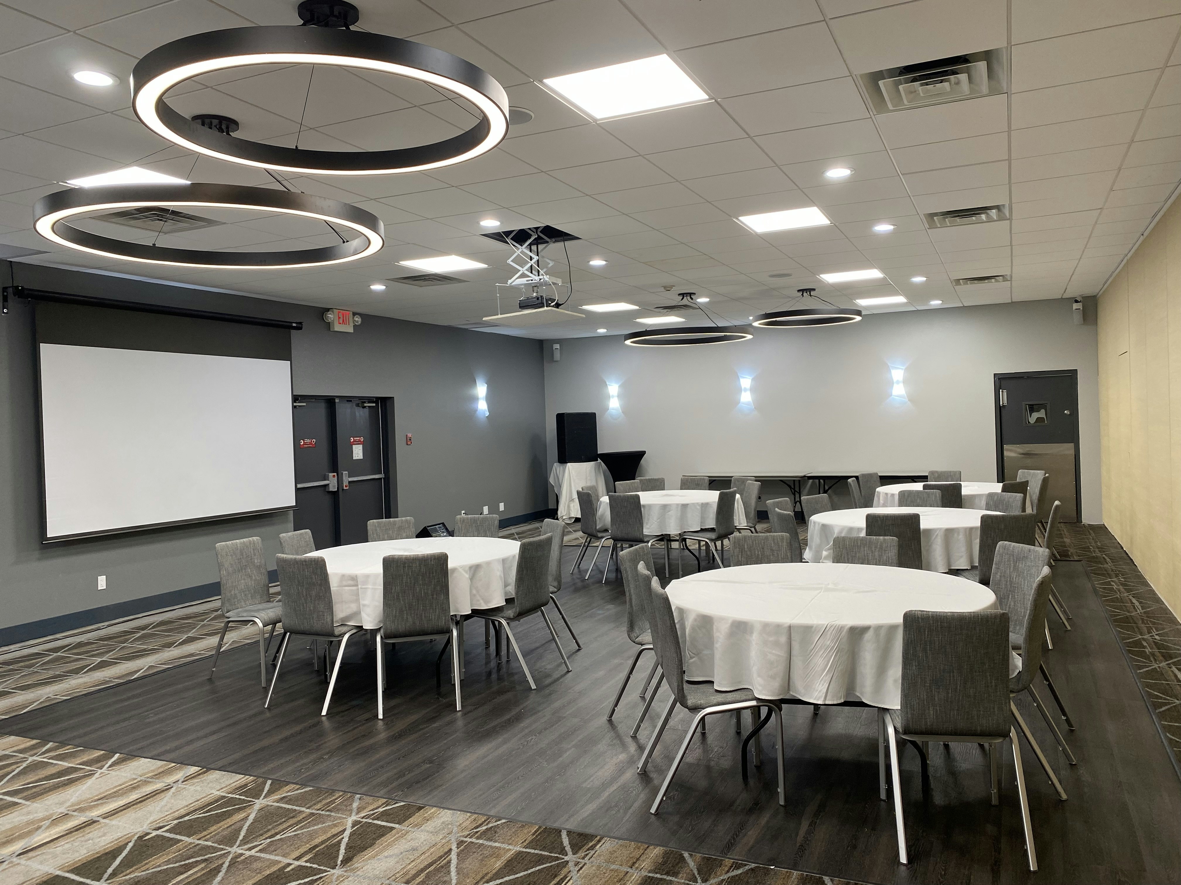 Holiday Inn Detroit Lakes 49/67