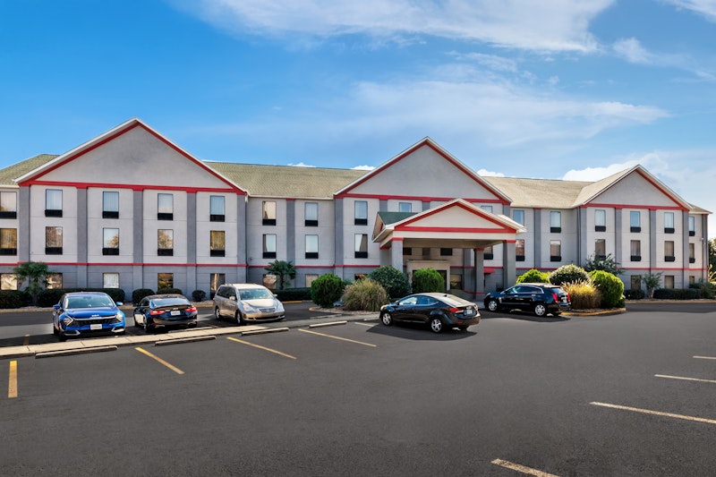 Red Roof PLUS & Suites Atlanta Airport South 33/35