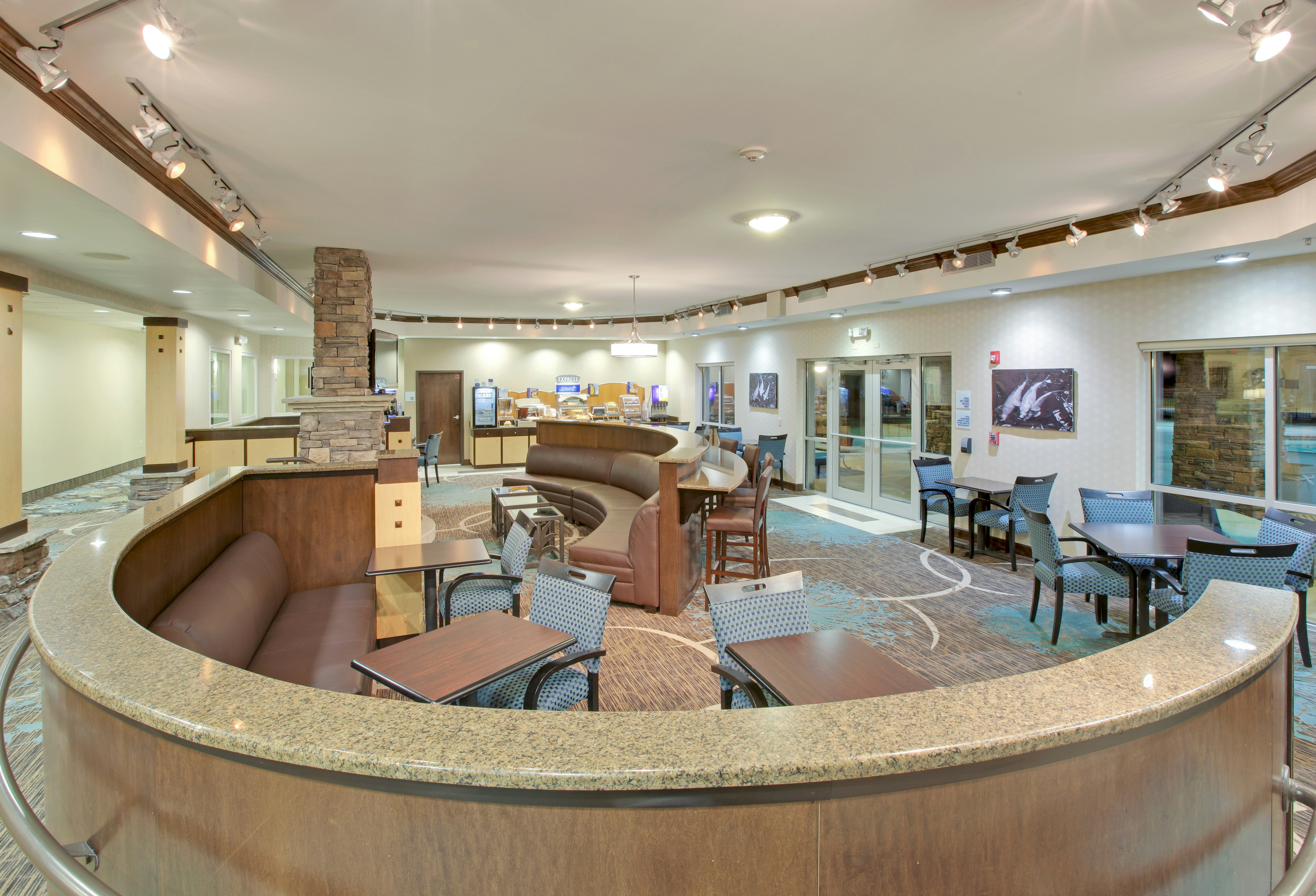 Holiday Inn Express Monticello 35/63