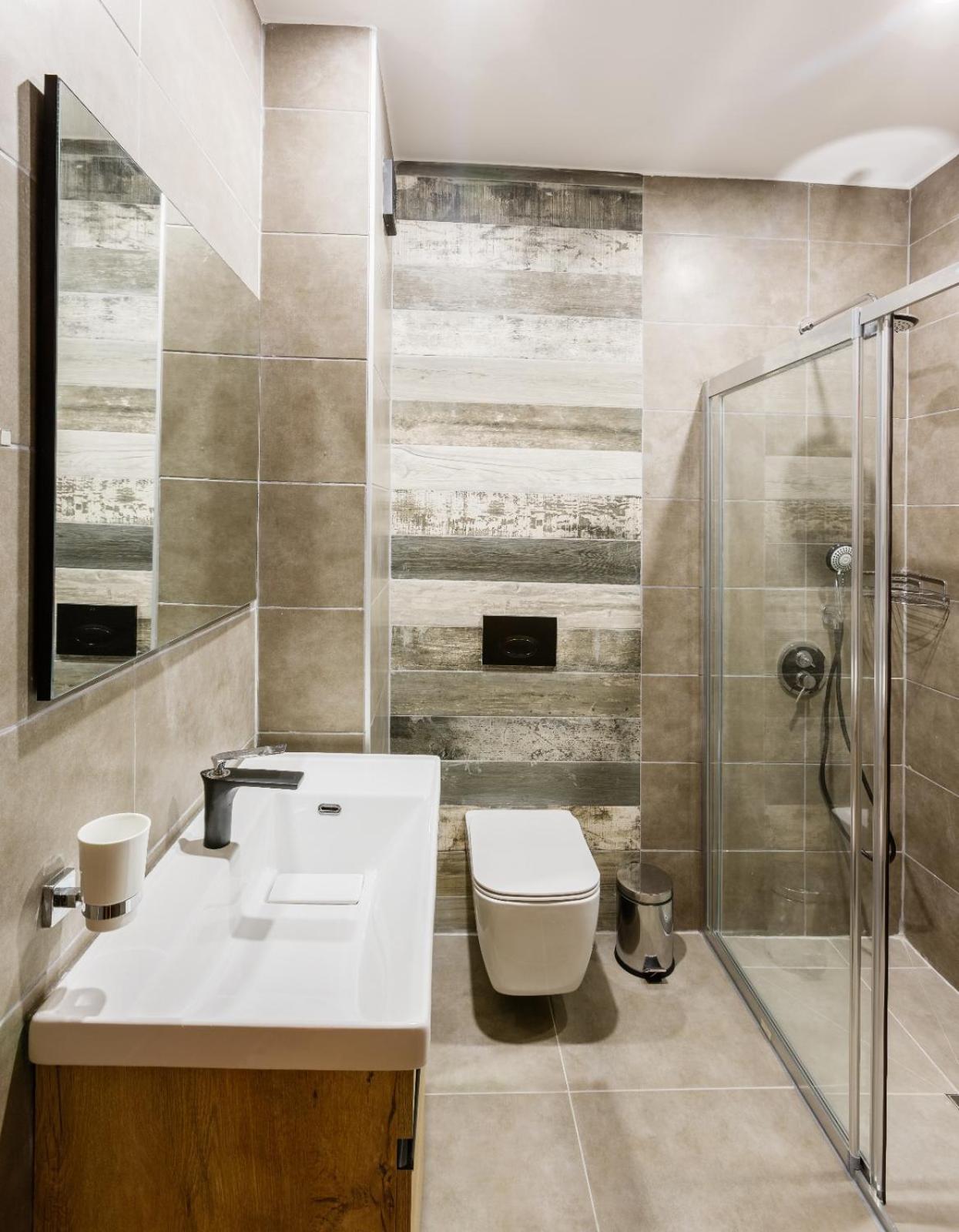 G Suites Luxury Rentals 29/32