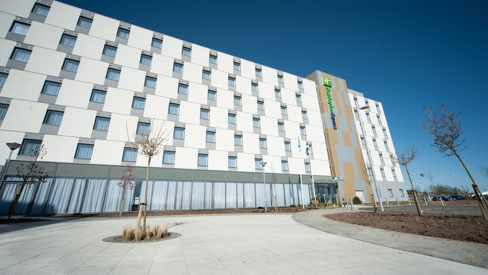 Holiday Inn Express Aberdeen Airport 1/72