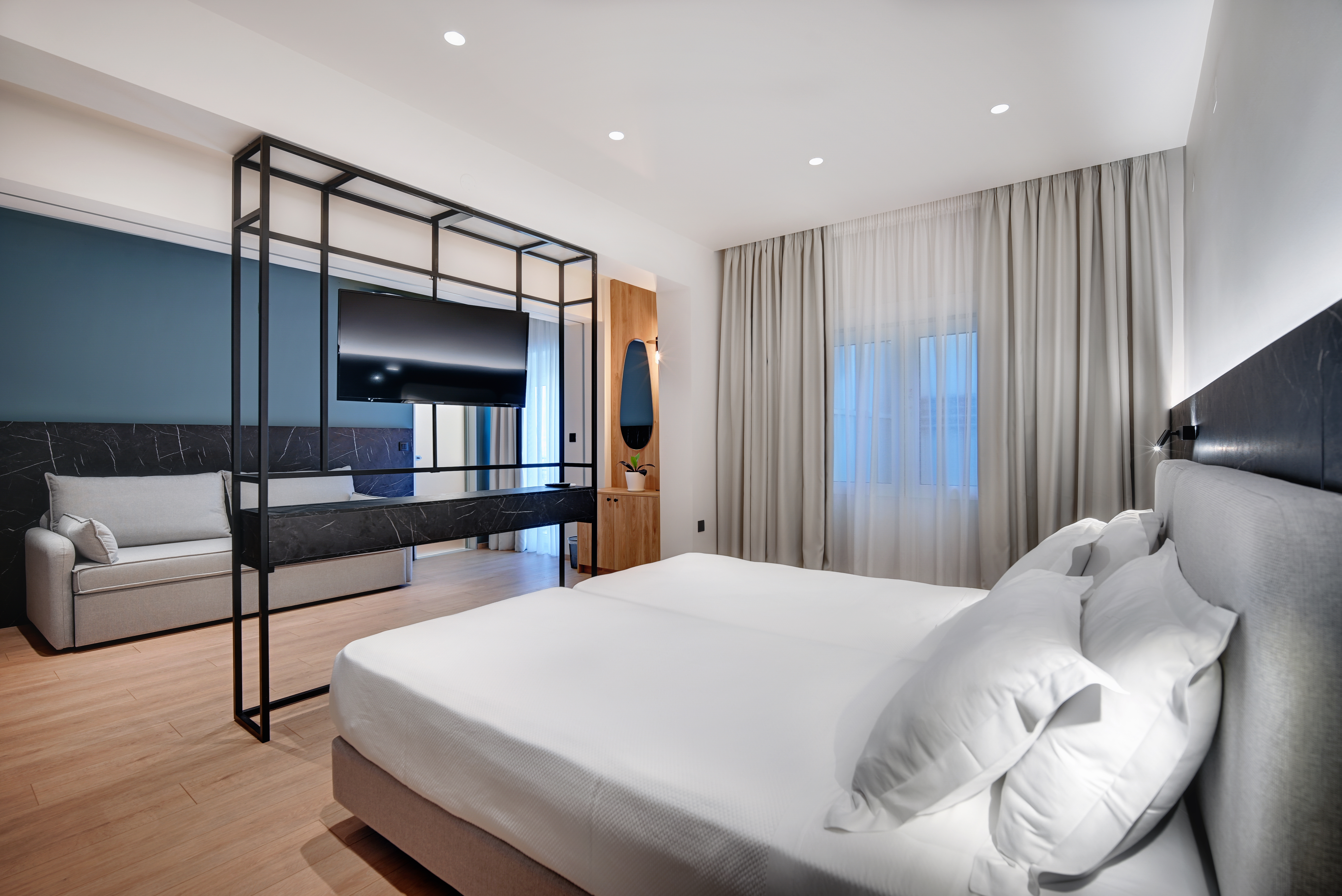 Room, Double or Twin Bed, Lake View