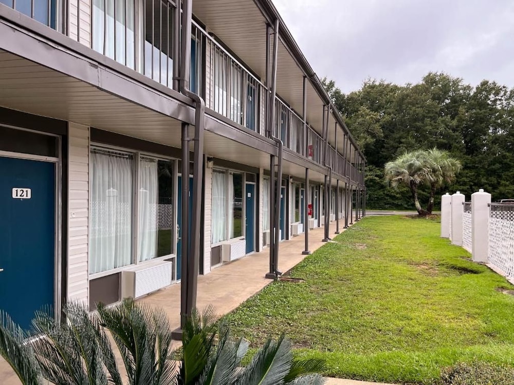Motel6 Bay Minette, AL 35/42