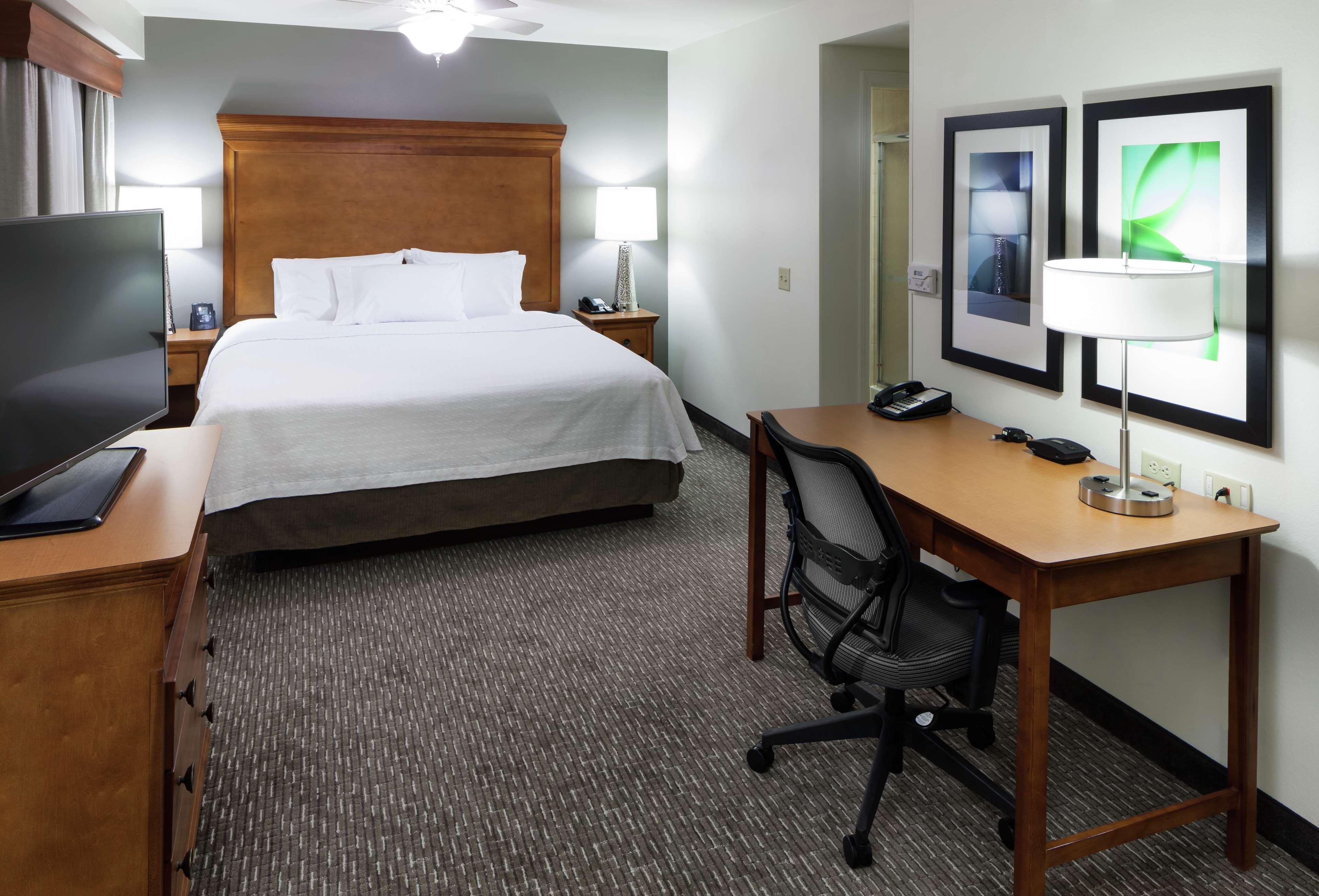 2 BEDROOMS, SUITE, KING BED, 2 QUEEN BEDS, 2 BATHROOMS