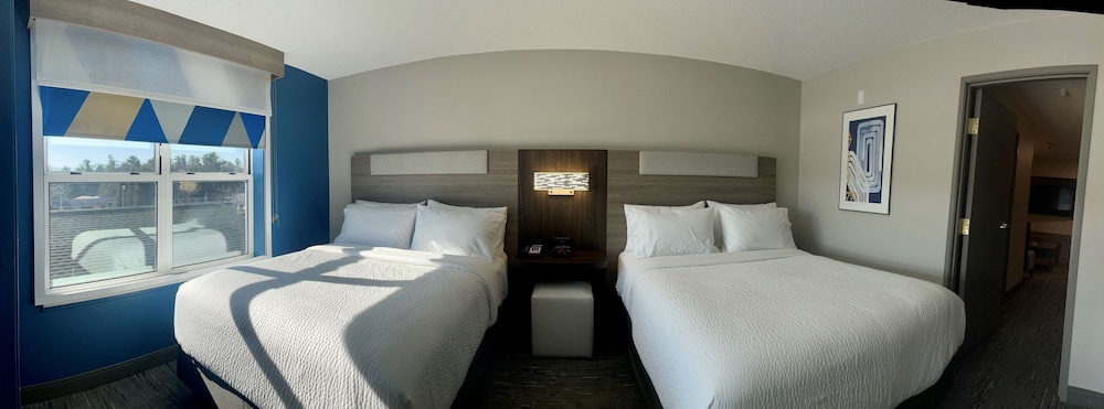 جناح بسريرين كوين بغرفة نوم واحدة، Holiday Inn Express & Suites Marquette, an IHG Hotel 4/10