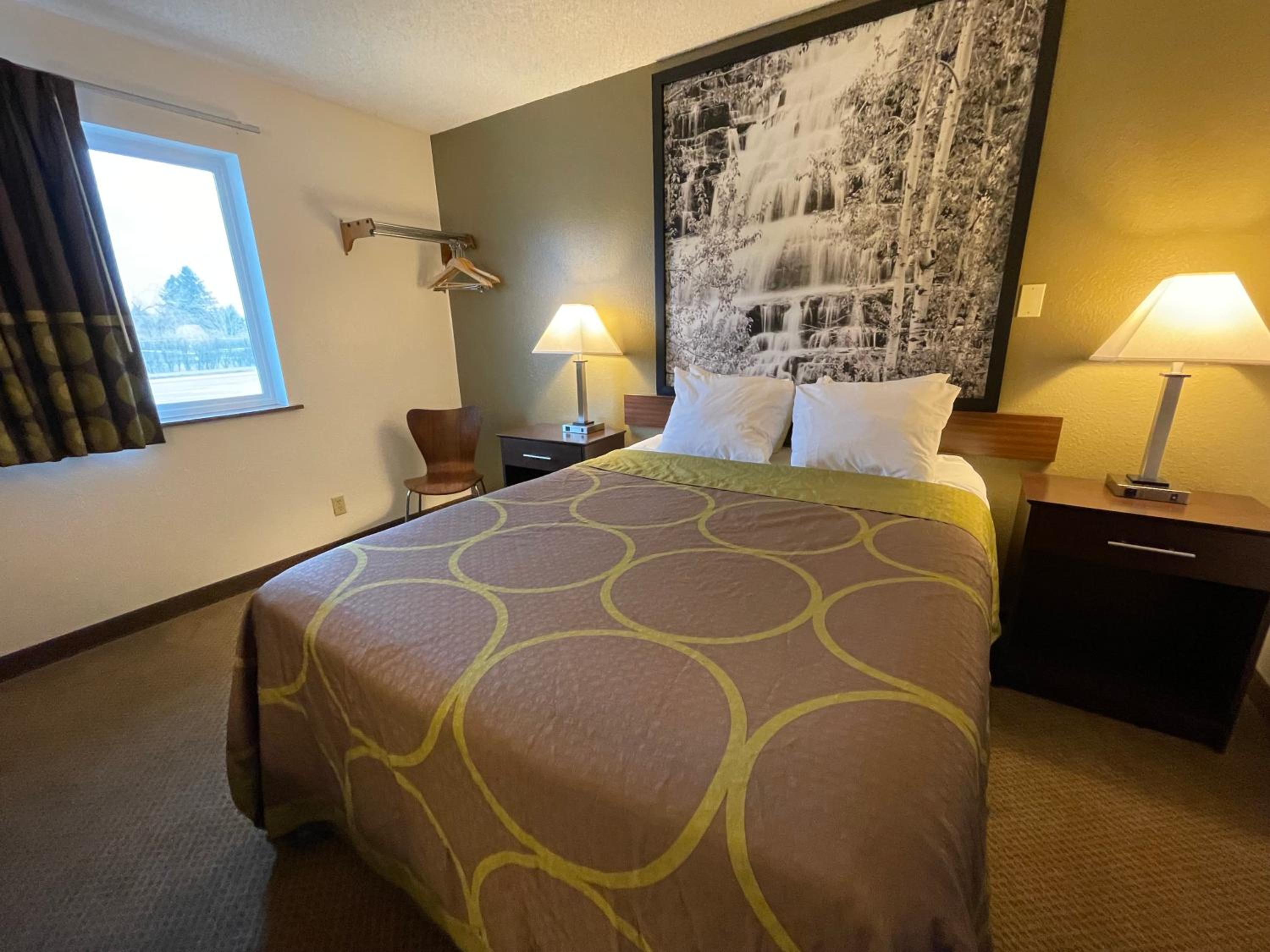 غرفة بسرير كوين، Studio 1 Hotel and Extended Stay Missoula 2/10