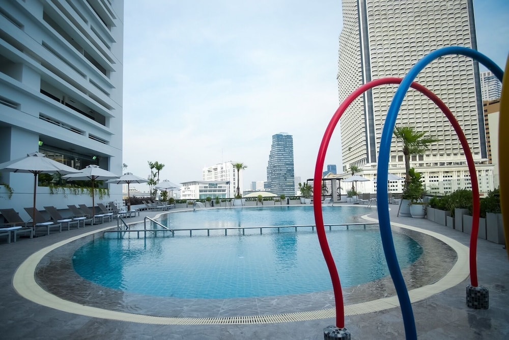 Centre Point Plus Hotel Silom 44/76