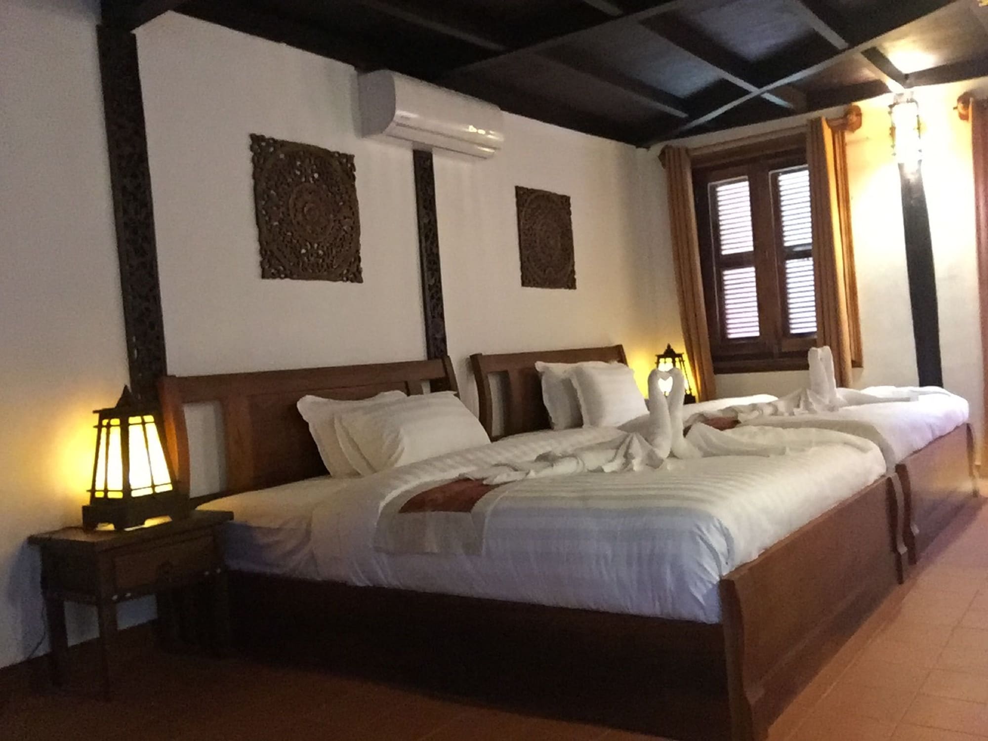 DELUXE, TWIN BEDS