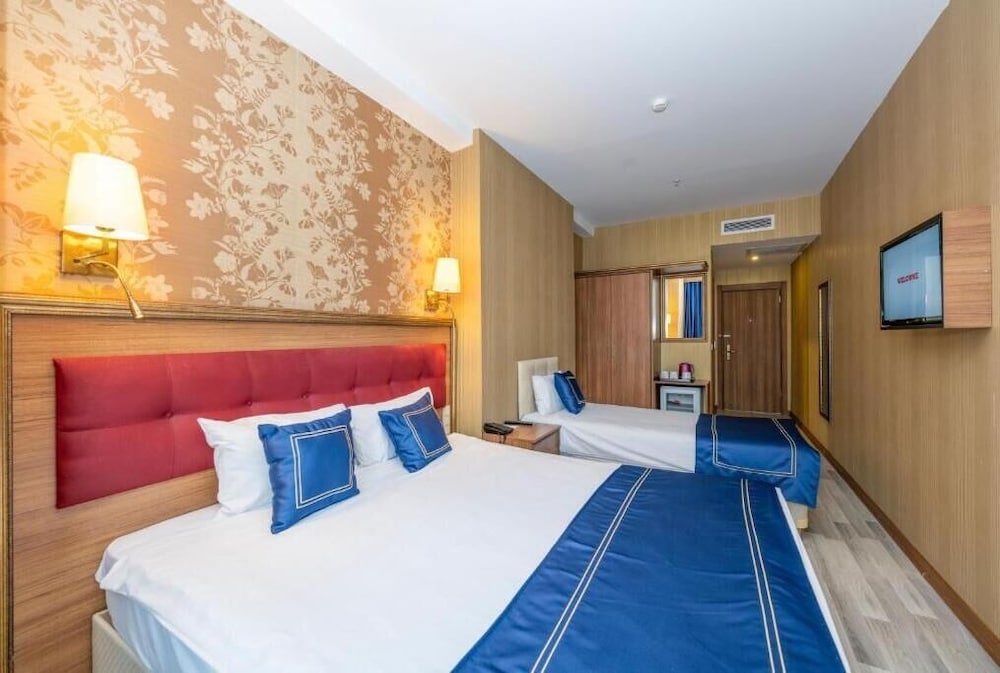 INTERSTELLAR HOTEL 24/59