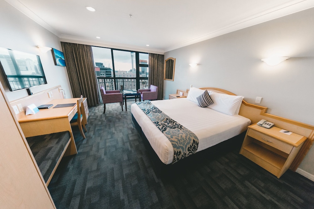 Parkside Hotel and Apartments 26/74