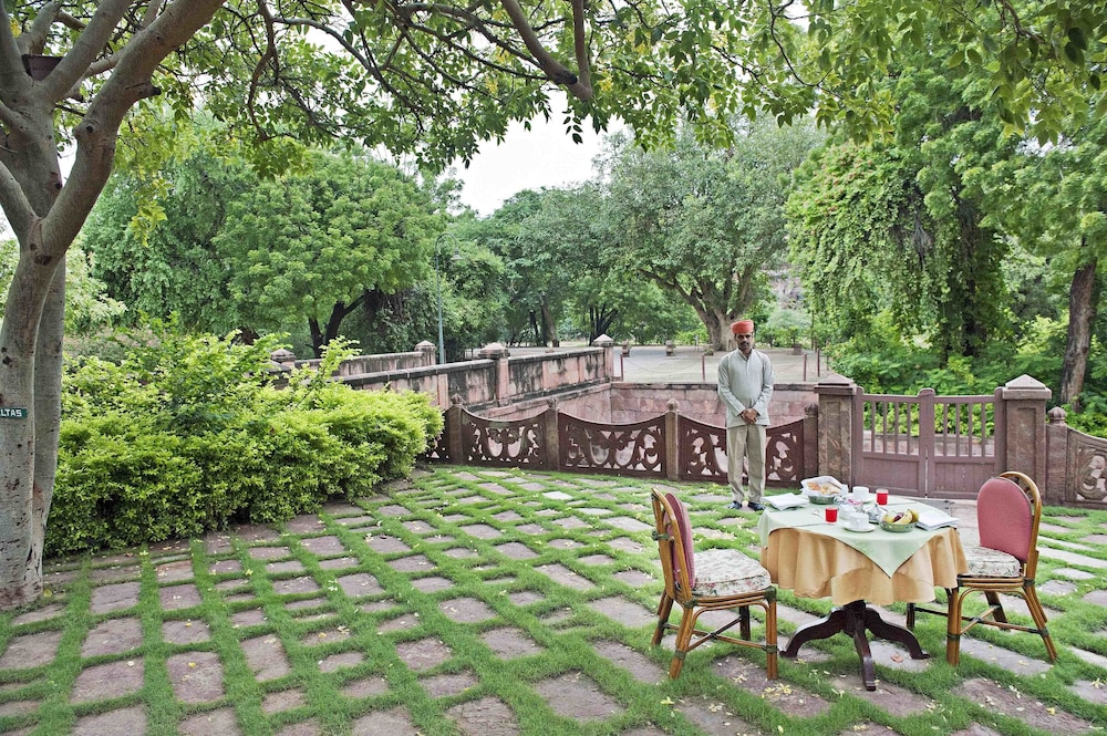 WelcomHeritage Bal Samand Lake Palace 43/47