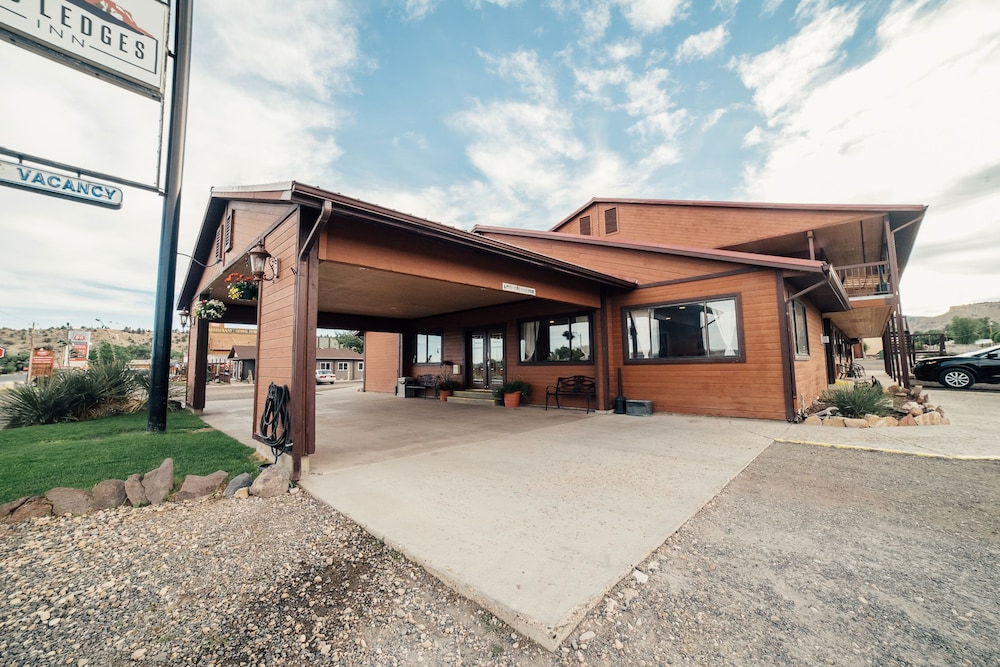 Red Ledges Inn 8/50