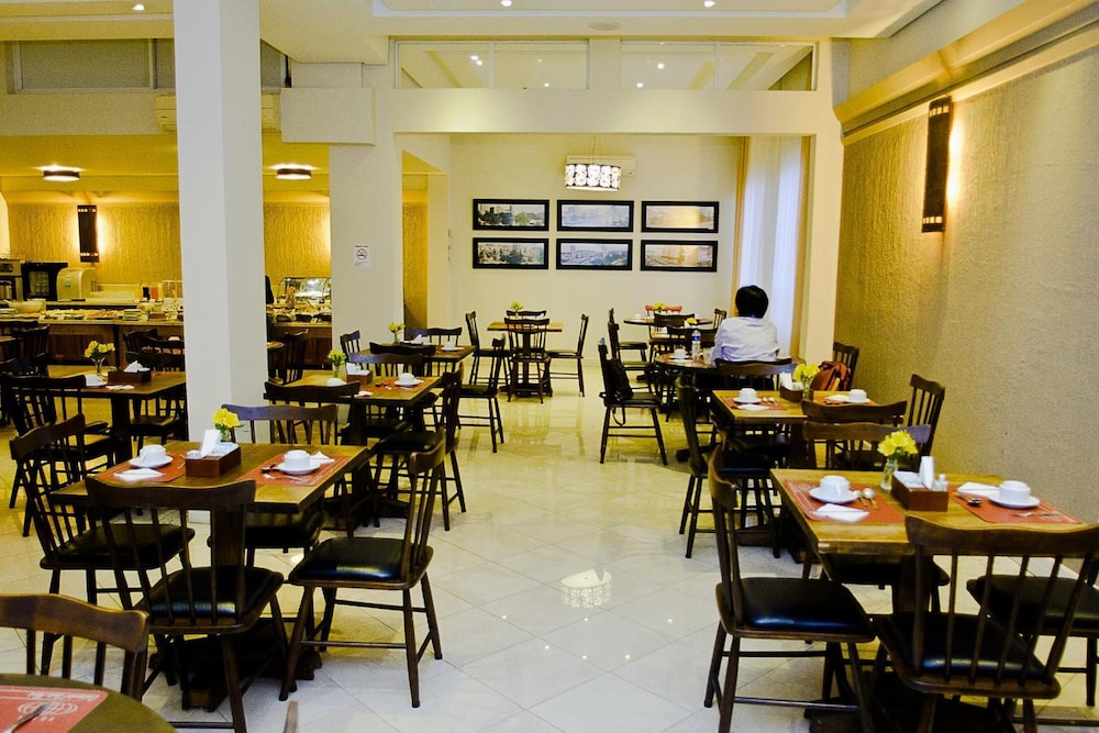 Altadomo Hotel 53/69