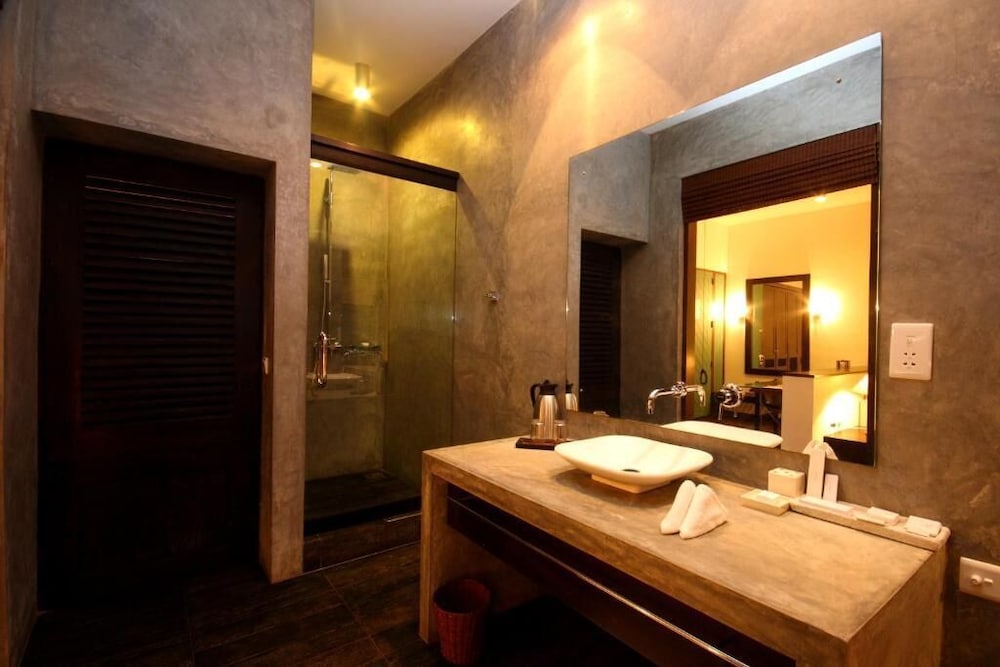 Temple Tree Resort and Spa 50/50