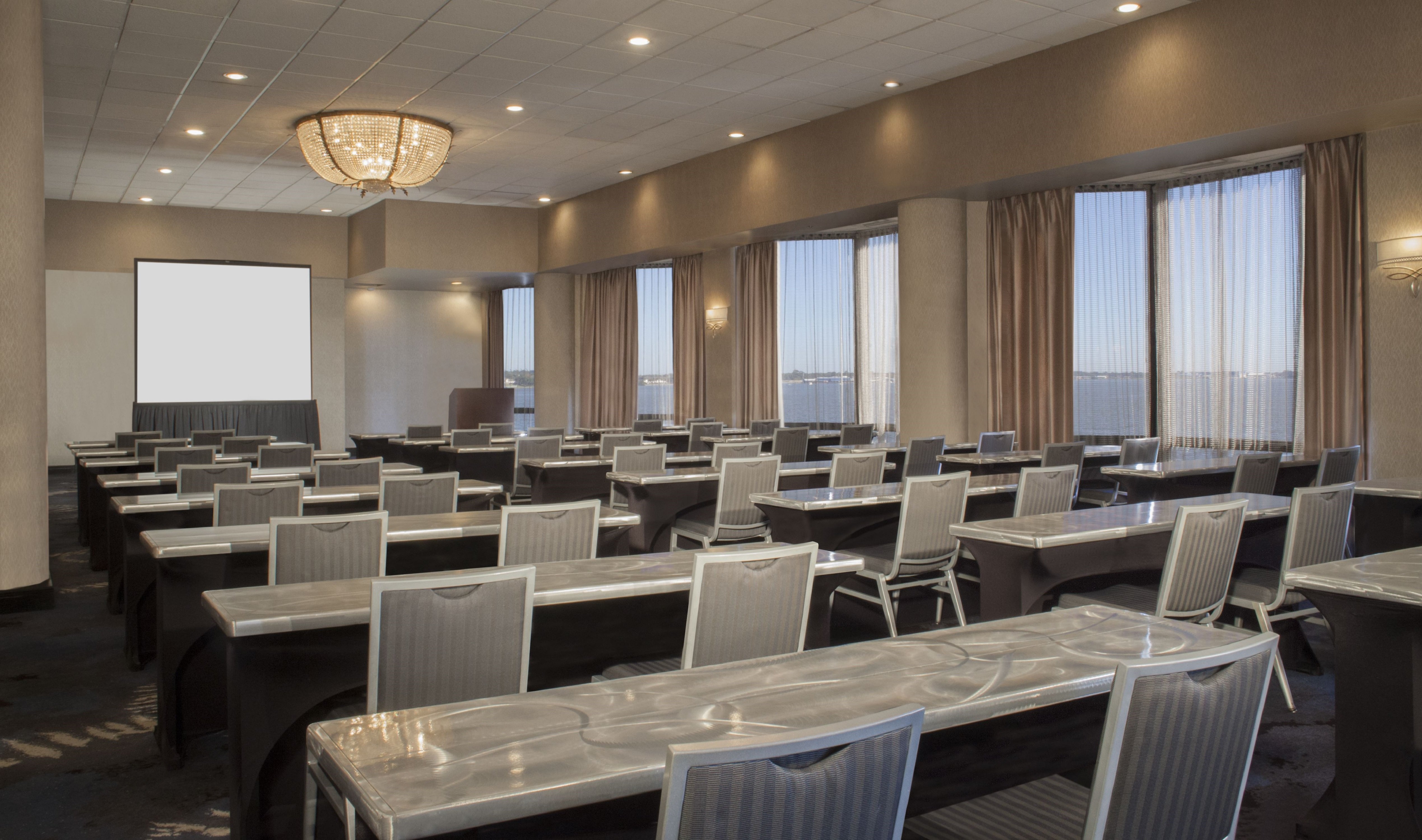 Compass Hotel Nassau Bay 48/65