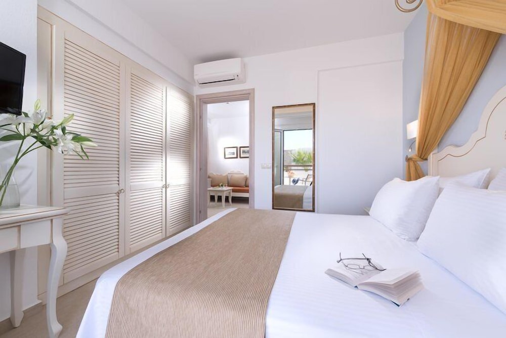 Alexander Beach Hotel & Village Resort in HERSONISSOS