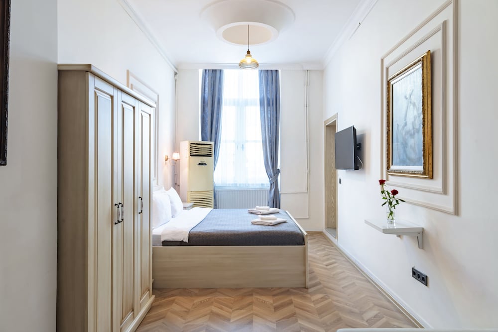 Cezayir Rooms 37/60