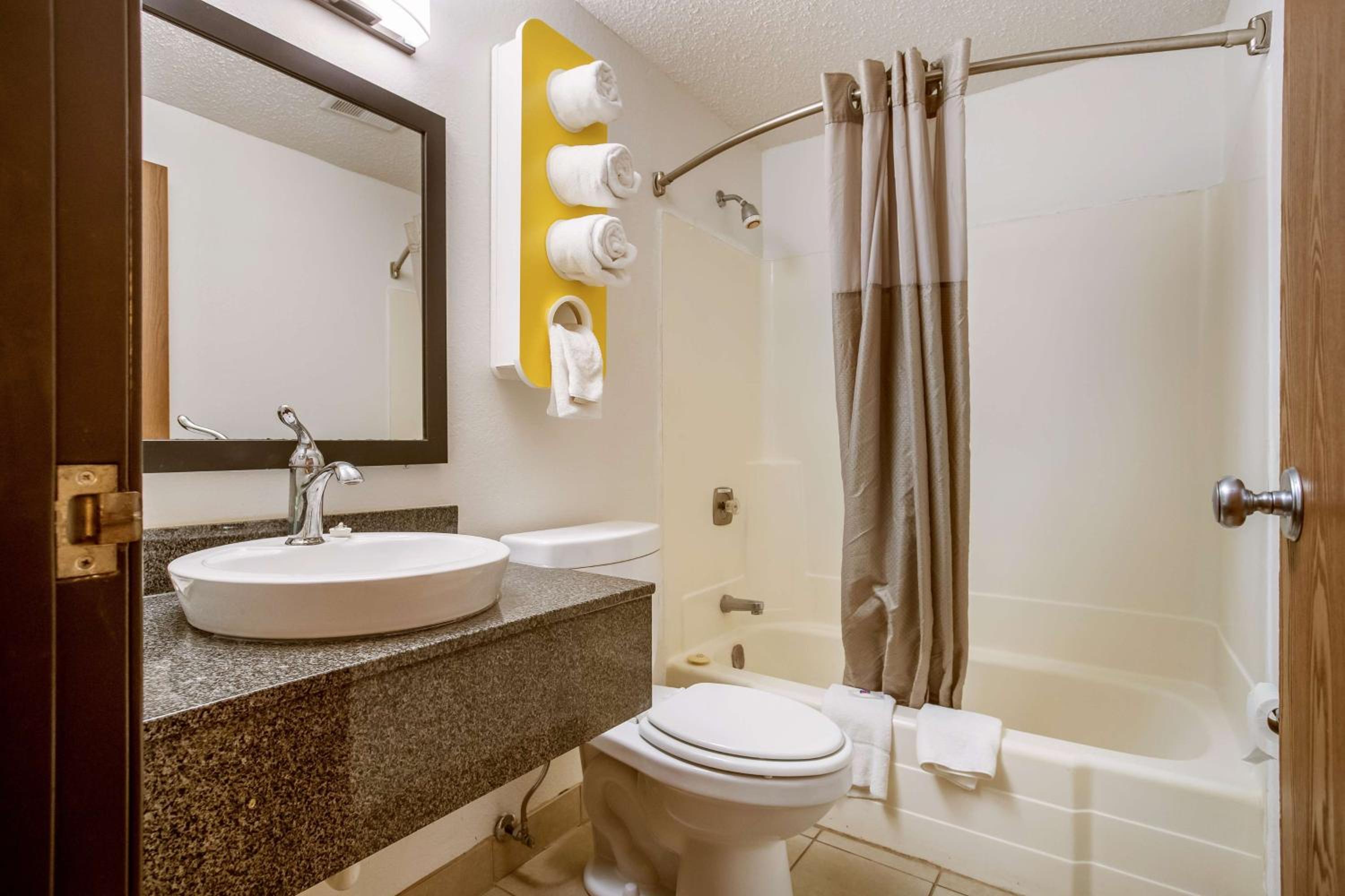 غرفة ديلوكس رباعية بسريرين مزدوجين، Motel6 Albert Lea, MN 5/5