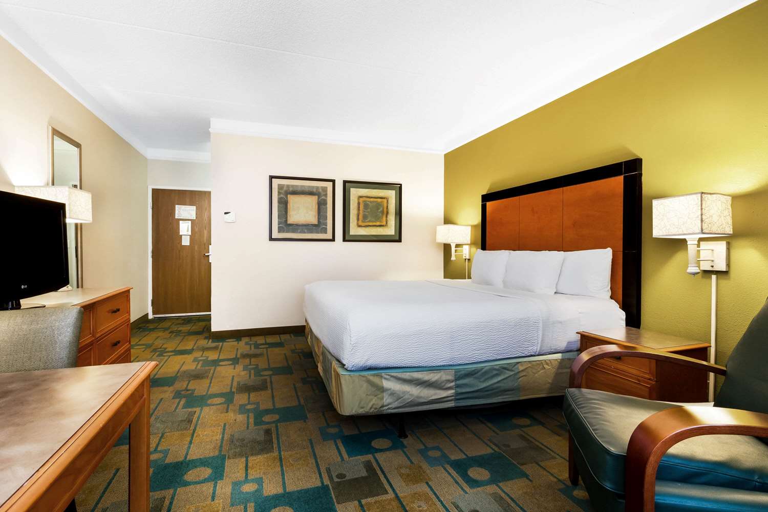 La Quinta Inn & Suites by Wyndham St. Pete-Clearwater Airpt 18/51