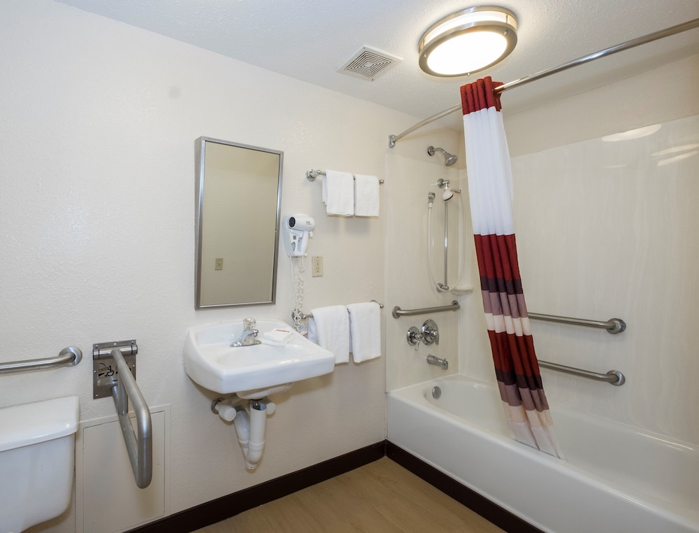 Red Roof Inn Milford - New Haven 15/26