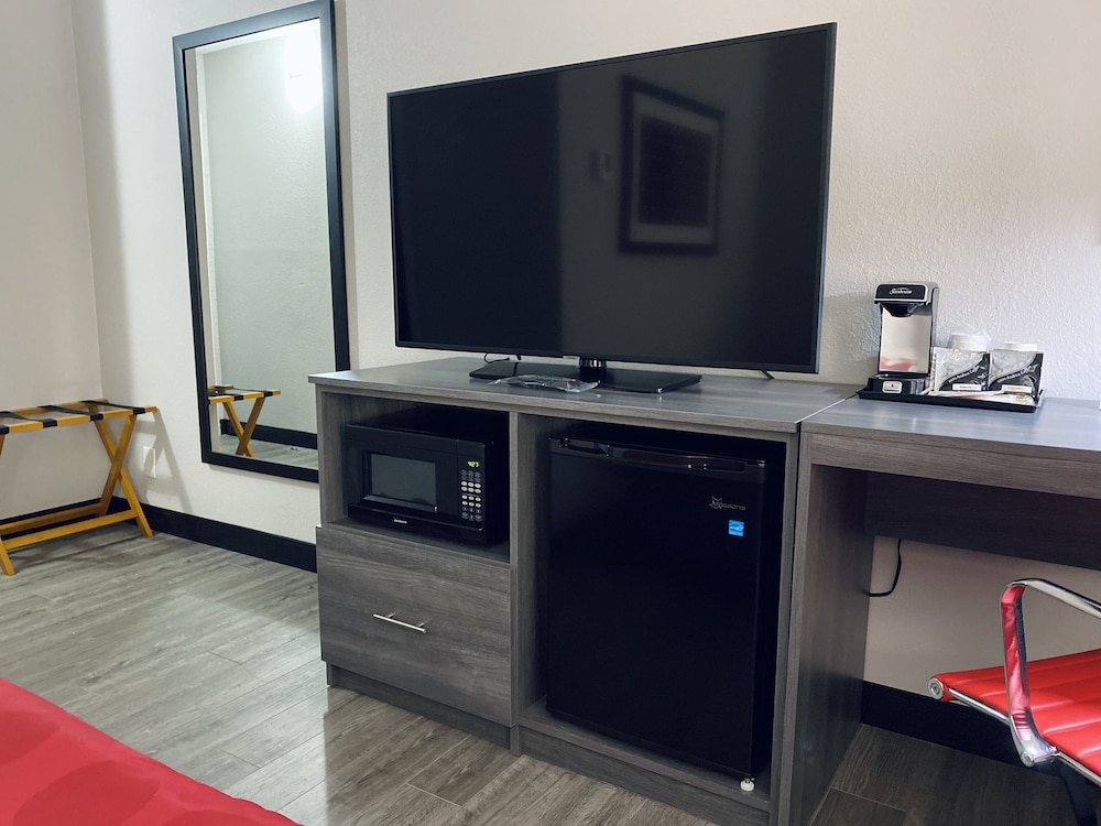 Ramada by Wyndham Hartford North / Bradley Airport 38/48