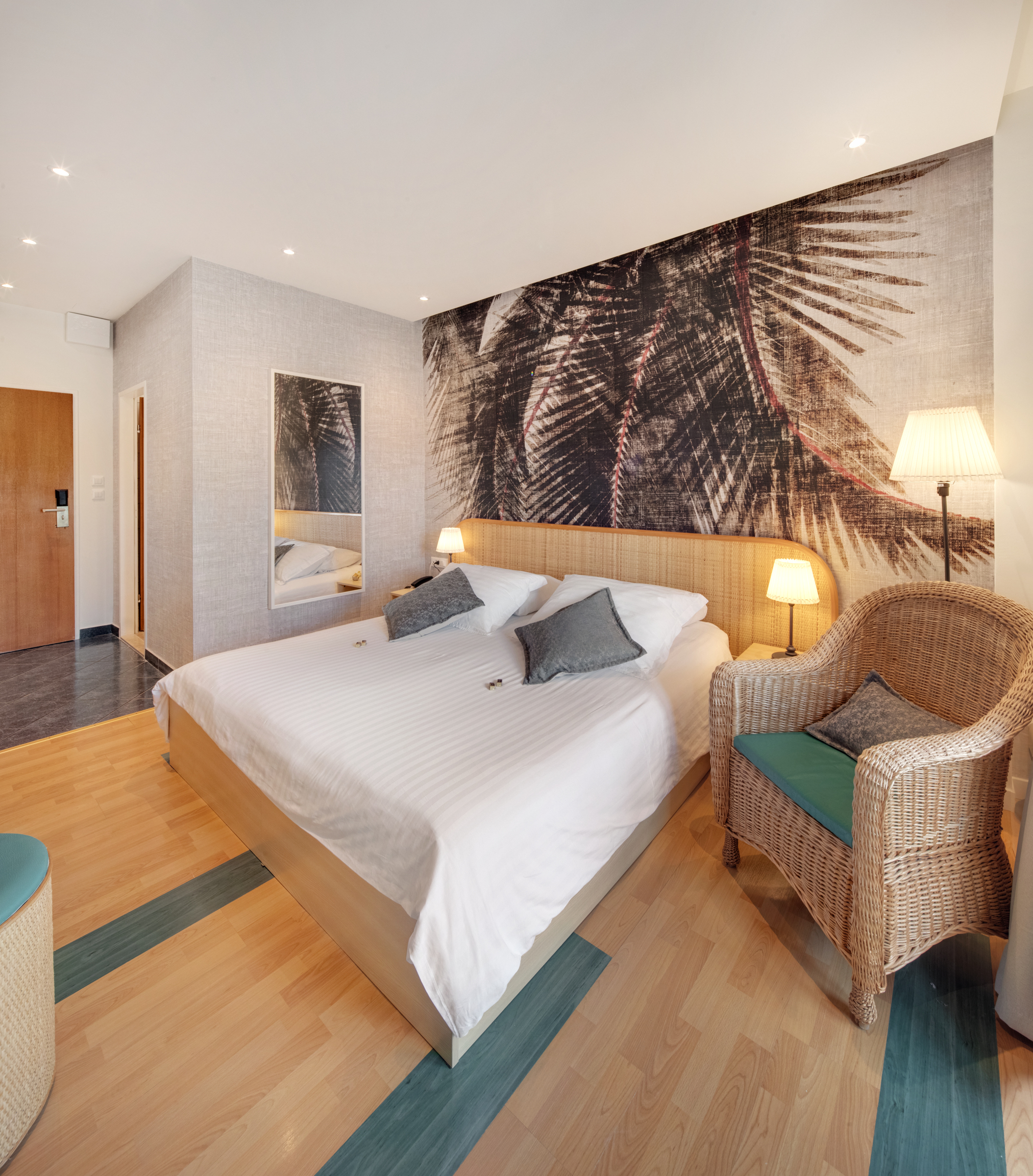 Superior, Double Bed, Lateral Side Sea View, Balcony