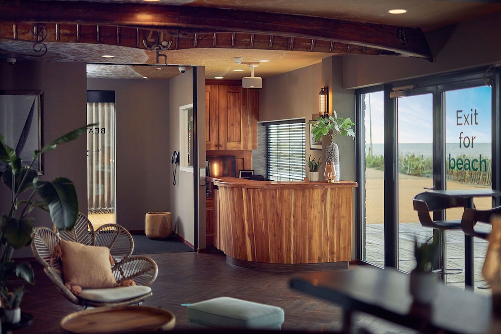 Beachhouse Hotel 3/39