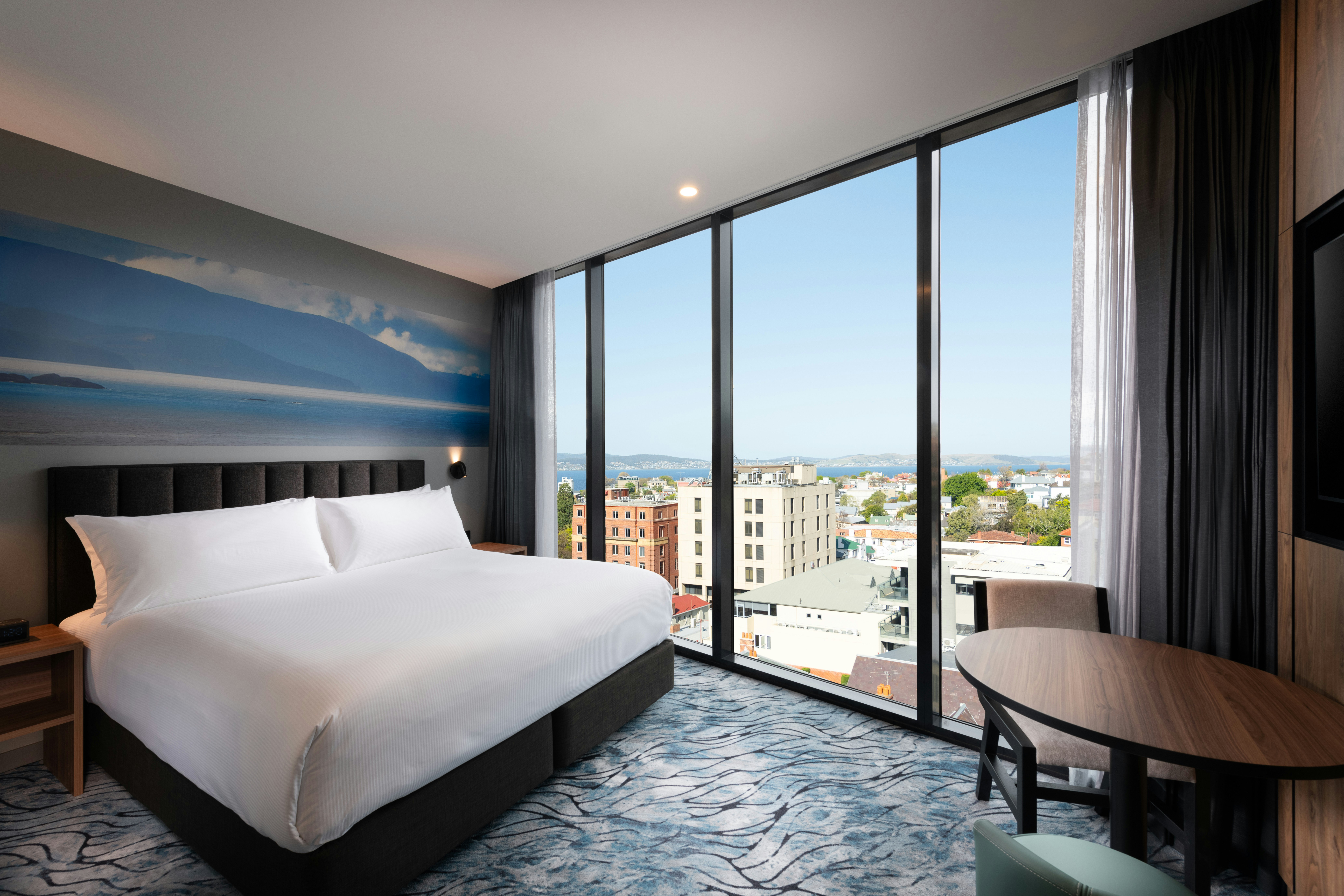 Guest Room, King Bed, Water View
