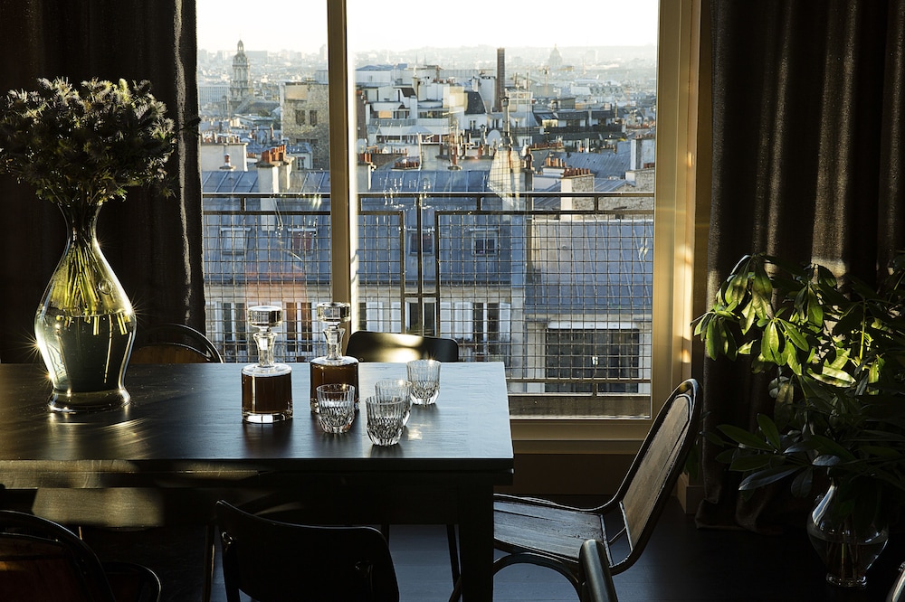 Hotel Le Chat Noir 58/68