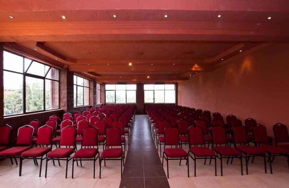 Lal Hotel And Spa 26/33