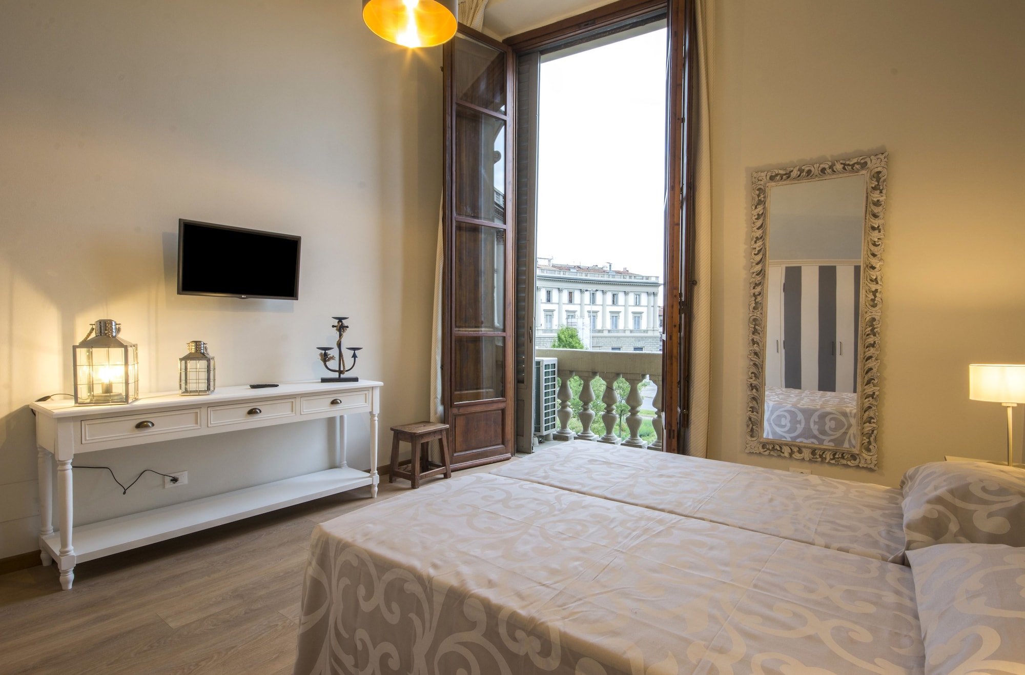 DELUXE, APARTMENT
