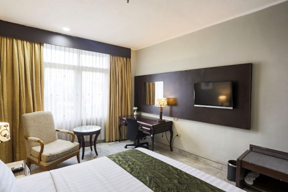 Johns Pardede International Hotel 11/36